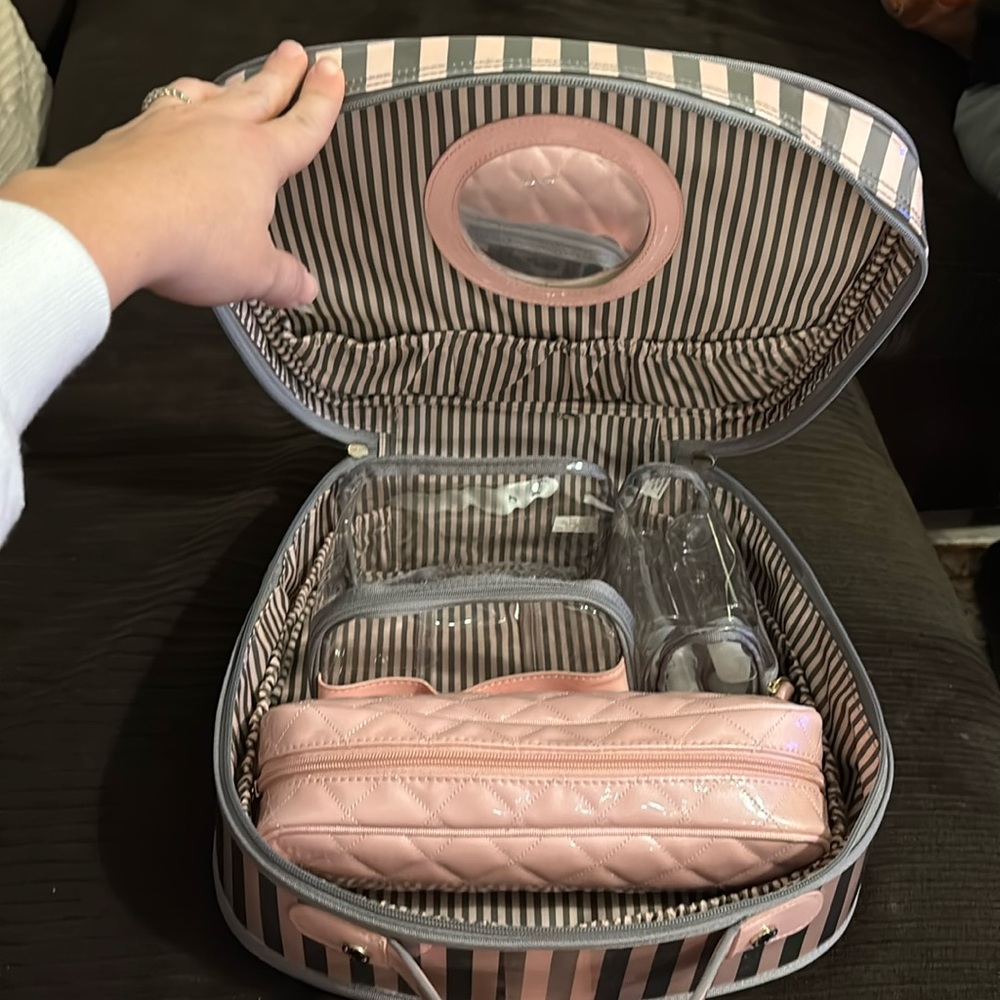 NWT Victoria’s Secret Travel Case/Toiletries Case/Makeup Case
